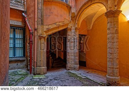 Lyon, France, November 26, 2022 : Traboule Between Trois-maries Street And The Quai De Saone. A Trab