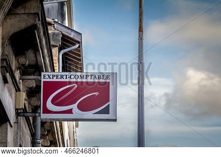 Bordeaux, France - February 24, 2022: Sign With The Logo Of A Certified Expert Comptable On An Offic
