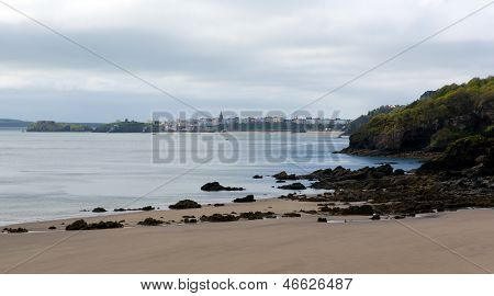 มุมมอง Tenby จากเวลส์ตะวันตกจุด Pembrokeshire Monkstone
