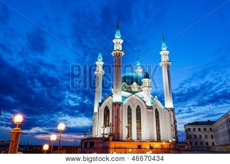 Moschea di Qol Sharif in Russia a Kazan con illuminazione notturna