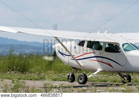 Wangen-lachen, Switzerland, July 31, 2022 Reims Cessna 172p Skyhawk Ii Propeller Plane Is Landing On