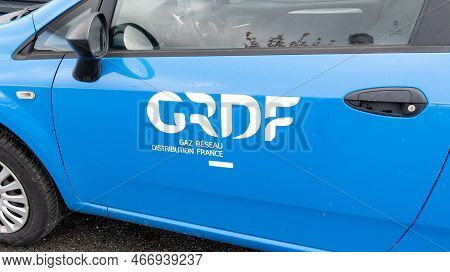 Bordeaux , Aquitaine  France - 12 05 2022 : Grdf Logo Sign And Text Brand On Business Car Of French 