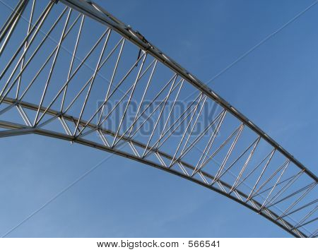 Arco metallico