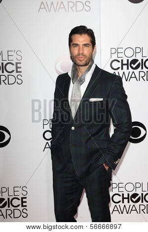 LOS ANGELES - JAN-8: Eduardo Verastegui bei den People's Choice Awards 2014 Ankünfte am Nokia Theate