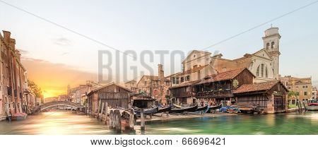 Station for repair gondolas