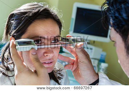 Using An Exophthalmometer