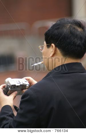 흡연 자 및 카메라