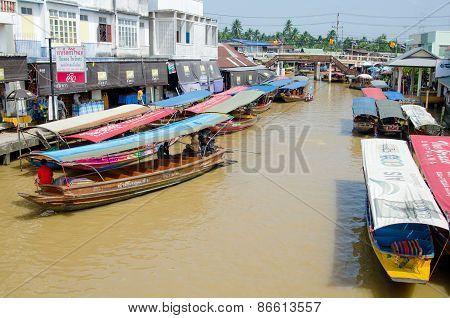 Amphawa Floating Market