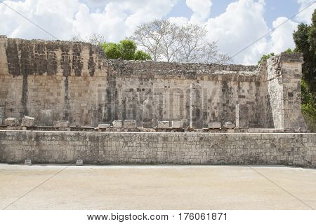 Mayan pyramid, Chichen-Itza, Mexico ancient building Maya Pyramid, Chichen-Itza, Mexico