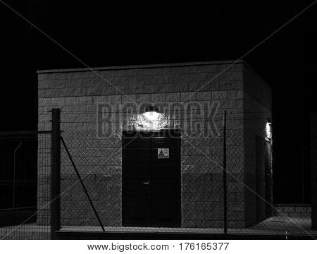 Building with electrical generator with high danger for the human being