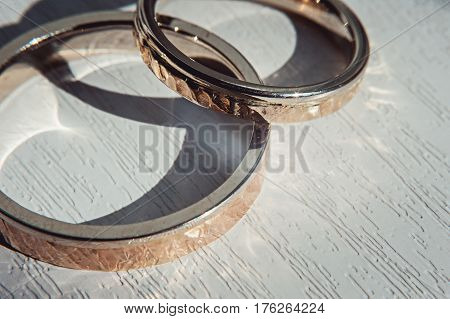 Hammered golden weddin rings. macro. sunsine sparkle