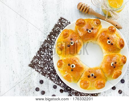 Bear bread buns - funny baking idea homemade honey buns shaped cute pull-apart bear
