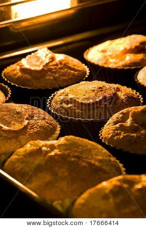 köstliche kleine Kuchen backen im Ofen
