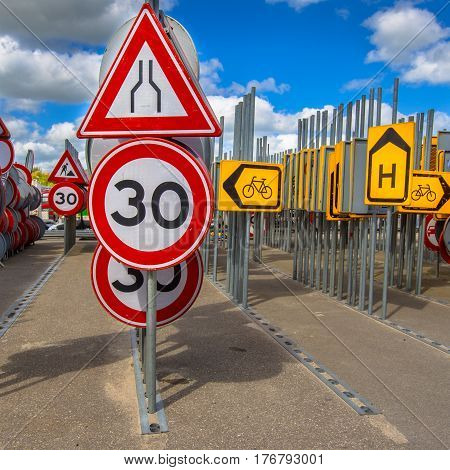 Bottleneck And Speed Limit Sign