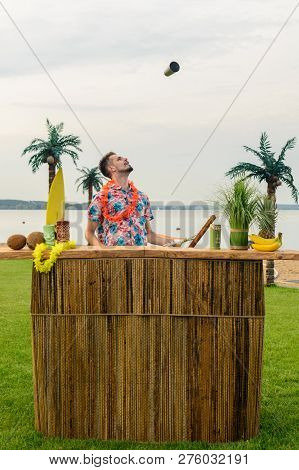 Show Bartenders Outdors, Juggling Bottles And Shaker, Bartender Job On The Beach