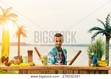 Show Bartenders Outdors, Juggling Bottles And Shaker, Bartender Job On The Beach