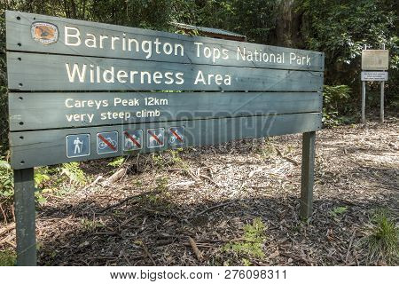 Dungog, Australia - Dec 27, 2017: Directional Sign For Bush Trekkers To Careys Peak. Part Of Barring