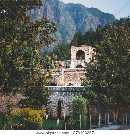 A 17th Century Mughal Fort, Pari Mahal, Situated In The Zabarwan Hills In Srinagar. Old Fort In Indi