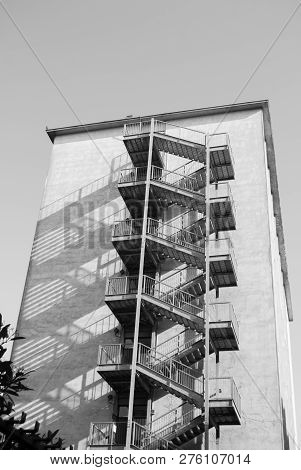 Metal Stairs For Five-storey Emergency Outdoor The Building