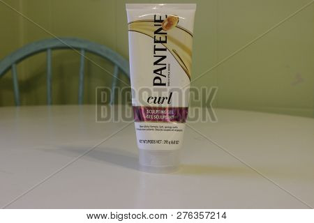 London Canada - January 01 2019: Editorial Illustrative Photo Of Pantene Mens Hair Care For Curly Ha