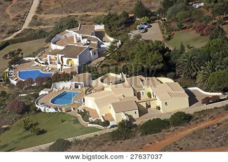 Két countryhouses, a medence, skyview