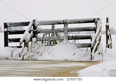 กรอบหิมะบน winterday เย็นในเนเธอร์แลนด์