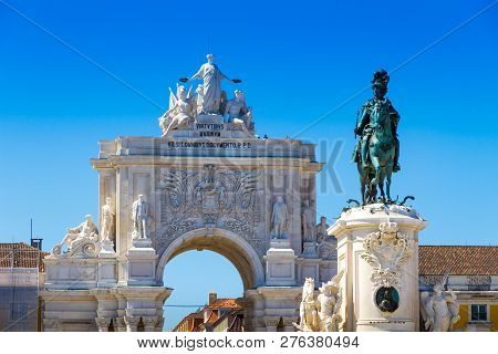 Triumphal Arch (1873) And Statue In Commerce Square In The City Of Lisbon, Portugal.