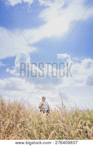 The Girl Is Traveling In The Grass Field Desho Grass