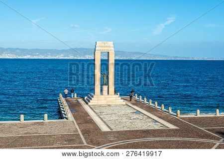 Reggio Calabria, Italy - October 30, 2017: Athena Goddess Statue And Monument To Vittorio Emanuele A