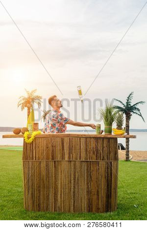 Show Bartenders Outdors, Juggling Bottles And Shaker, Bartender Job On The Beach