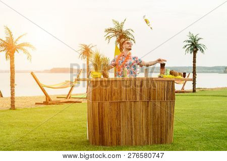 Show Bartenders Outdors, Juggling Bottles And Shaker, Bartender Job On The Beach