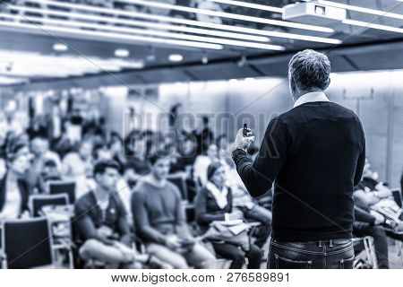 Sturtup Expert Giving Talk At Business Event Workshop.