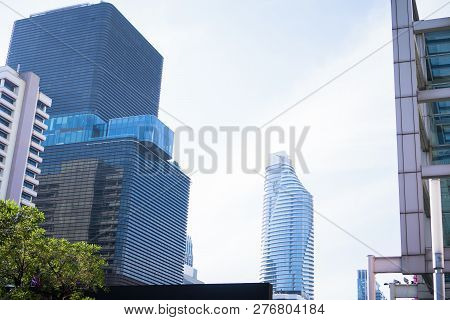 Bangkok, Thailand-november 24,2018 : Modern Glass Business Office Building Skyscrapers Over Blue Clo