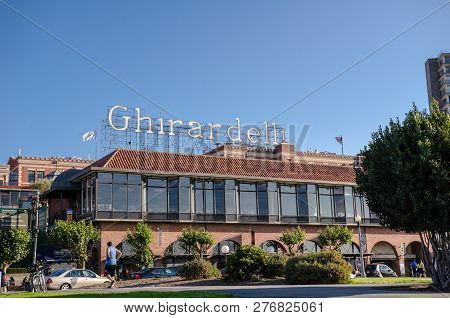 Oct 20 2018 - San Francisco, Ca: Ghirardelli Square Chocolate Shop Sells Ice Cream Sundaes And Choco