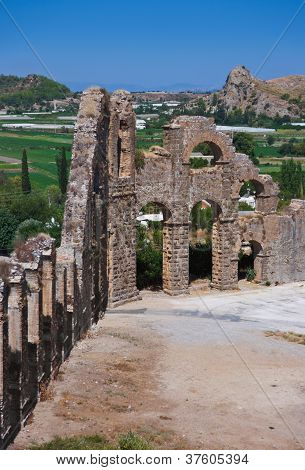 Akvædukt i Aspendos i Antalya Tyrkiet