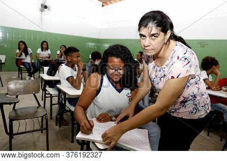 Pojuca, Bahia / Brazil - August 1, 2019: Teacher Is Seen Together With Students In A Public School R