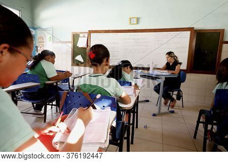 Pojuca, Bahia / Brazil - August 1, 2019: Teacher Is Seen Together With Students In A Public School R