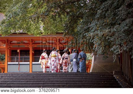 Kyoto Japan - November9,2018 : Unidentified Japanes People Wearing Old Traditon Gimino Clothes Walki