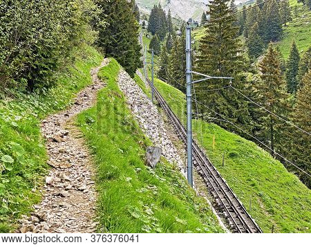 Pilatus Railway - The Steepest Cogwheel Railway In The World (zahnradbahn Alpnachstad - Pilatus Kulm