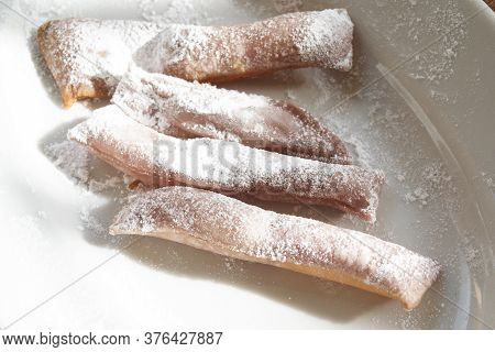 Mari Gras Fritters Spread Throughout Italy During The Carnival Period