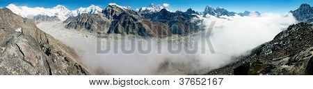 visning af Everestse, Lhotse og cho oyu med Ngozumba gletscheren fra gokyo ri - Nepal