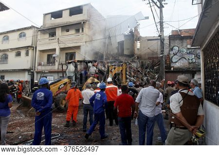 Salvador, Bahia / Brazil - May 16, 2013: Member Of The Fire Department And Volunteers Are Seen In Th