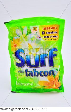 Quezon City, Ph - July 8 - Surf With Fabcon Laundry Powder Soap Kalamansi On July 8, 2020 In Quezon 