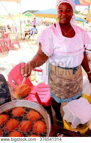 Salvador, Bahia / Brazil - October 7, 2012: Janete Da Conceicao, Seller Of Acaraje From Santome Beac