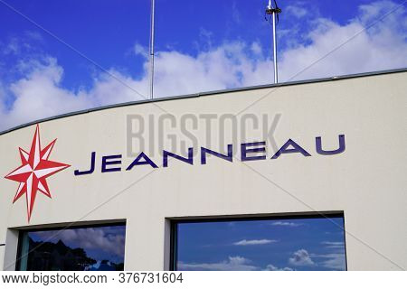 Bordeaux , Aquitaine / France - 07 07 2020 : Jeanneau Text Sign And Logo For Boat Luxury Yachts Ship