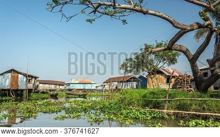 Lake Village In Ouest Africa In Benin