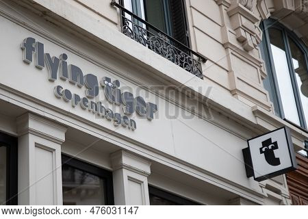 Bordeaux ,  Aquitaine France - 04 20 2023 : Flying Tiger Copenhagen Logo Brand And Text Sign Front F