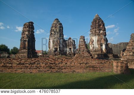 Lop Buri ,thailand - November 25 , 2018 : Wat Nakhon Kosa Announced The Registration Of National Imp