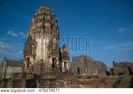 Lop Buri ,thailand - November 25 , 2018 : Wat Nakhon Kosa Announced The Registration Of National Imp