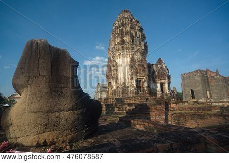 Lop Buri ,thailand - November 25 , 2018 : Wat Nakhon Kosa Announced The Registration Of National Imp